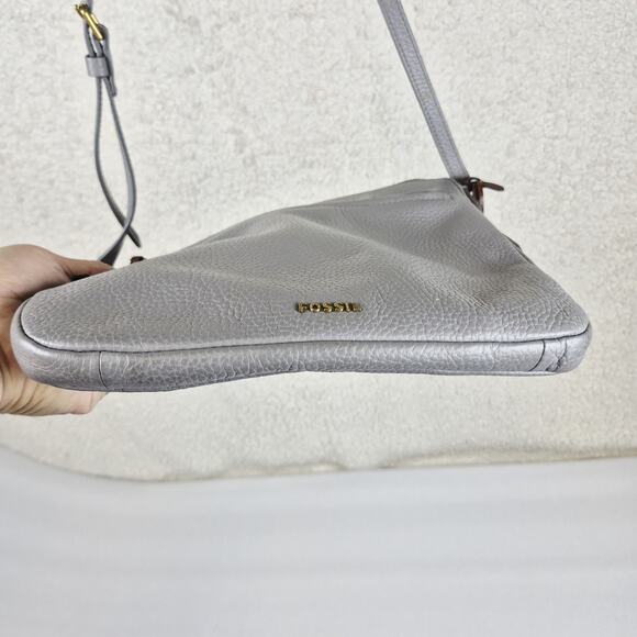 Fossil Pebbled Leather Crossbody Bag Gray Zip Pocket Key Charm Adjustable Strap - Picture 4 of 11